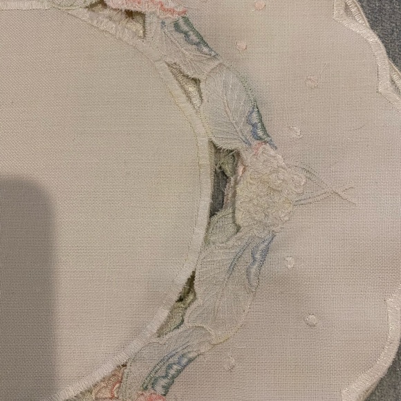 VTG Set of 4 Oval Cotton Placemats with Scalloped Edges and Embroidery - Picture 3 of 9